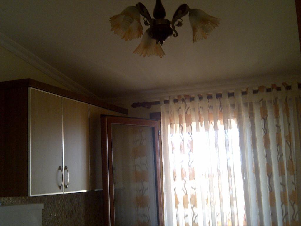 Guesthouse Fatos Biti Divjake Bilik gambar